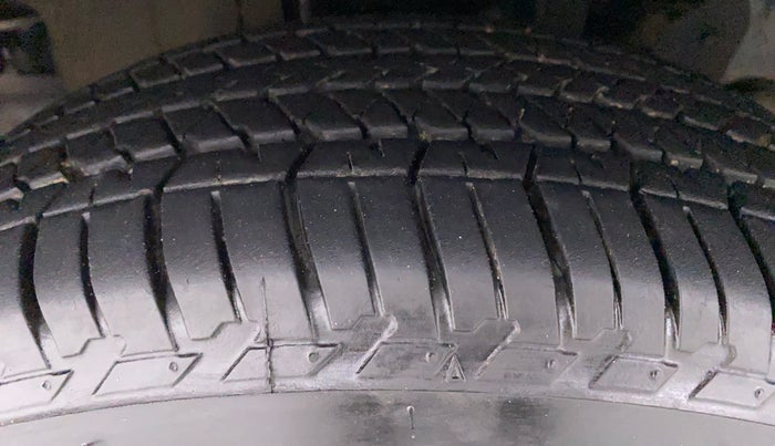 2014 Mahindra Scorpio S10, Diesel, Manual, 70,122 km, Left Front Tyre Tread