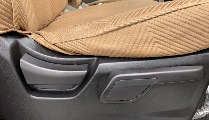 2014 Mahindra Scorpio S10, Diesel, Manual, 70,122 km, Driver Side Adjustment Panel