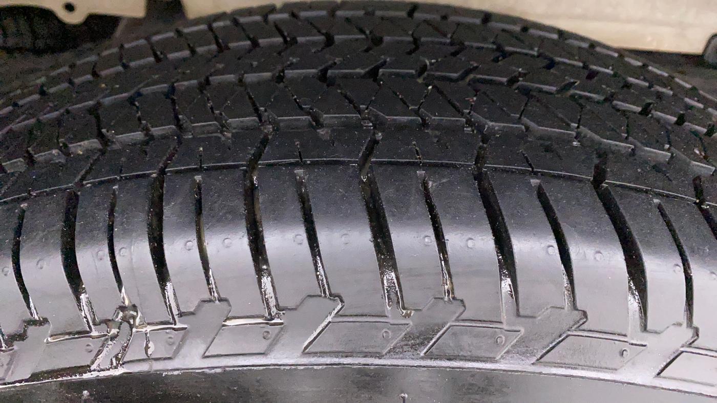 2014 Mahindra Scorpio S10, Diesel, Manual, 70,122 km, Right Rear Tyre Tread