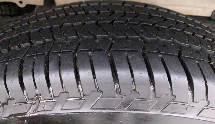 2014 Mahindra Scorpio S10, Diesel, Manual, 70,122 km, Right Rear Tyre Tread