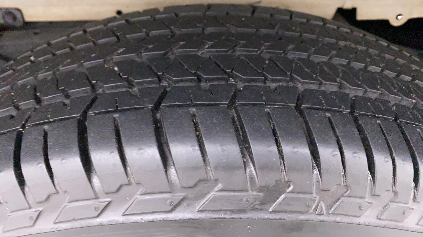 2014 Mahindra Scorpio S10, Diesel, Manual, 70,122 km, Left Rear Tyre Tread