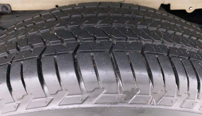 2014 Mahindra Scorpio S10, Diesel, Manual, 70,122 km, Left Rear Tyre Tread