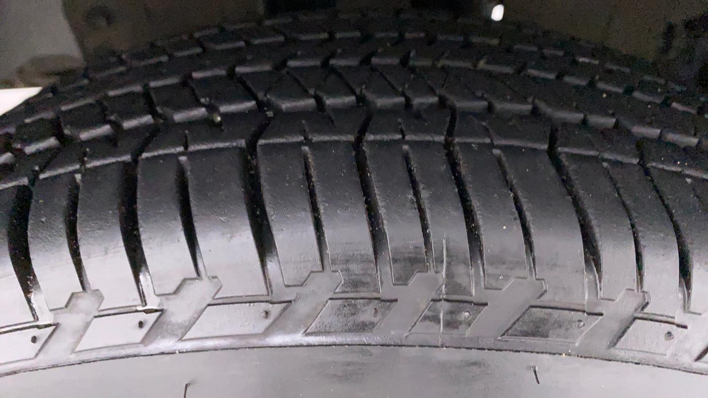 2014 Mahindra Scorpio S10, Diesel, Manual, 70,122 km, Right Front Tyre Tread