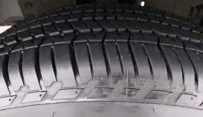 2014 Mahindra Scorpio S10, Diesel, Manual, 70,122 km, Right Front Tyre Tread