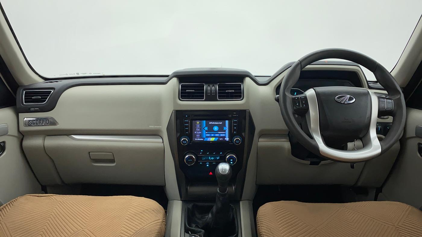 2014 Mahindra Scorpio S10, Diesel, Manual, 70,122 km, Dashboard