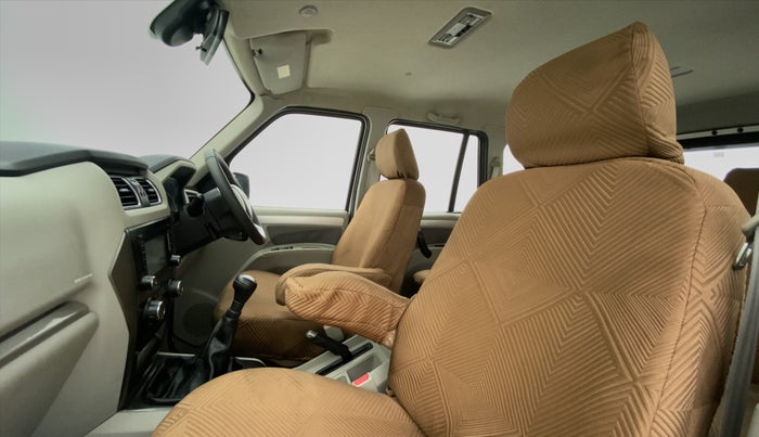 2014 Mahindra Scorpio S10, Diesel, Manual, 70,122 km, Right Side Front Door Cabin