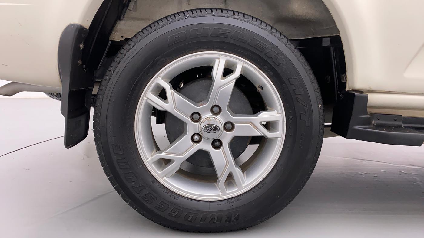 2014 Mahindra Scorpio S10, Diesel, Manual, 70,122 km, Right Rear Wheel
