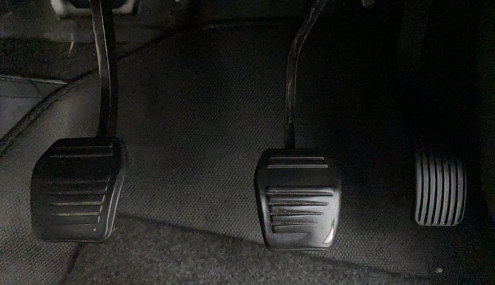 2014 Mahindra Scorpio S10, Diesel, Manual, 70,122 km, Pedals