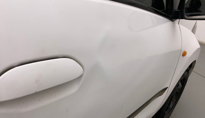 2018 Datsun Redi Go GOLD LIMITED EDITION, Petrol, Manual, 77,562 km, Driver-side door - Slightly dented