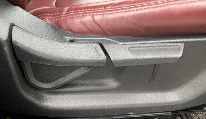 2023 KIA SONET HTX 1.5D IMT, Diesel, Manual, 39,229 km, Driver Side Adjustment Panel