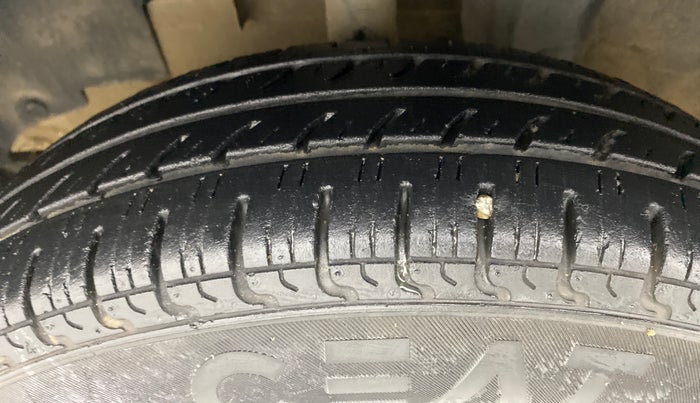 2016 Renault Kwid RXL, Petrol, Manual, 17,153 km, Left Front Tyre Tread