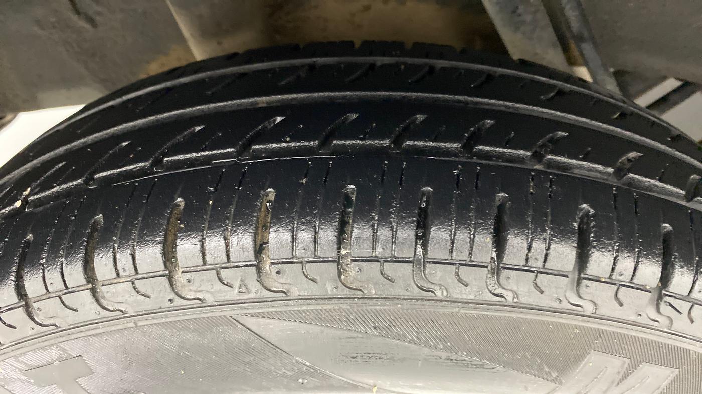 2016 Renault Kwid RXL, Petrol, Manual, 17,153 km, Right Rear Tyre Tread