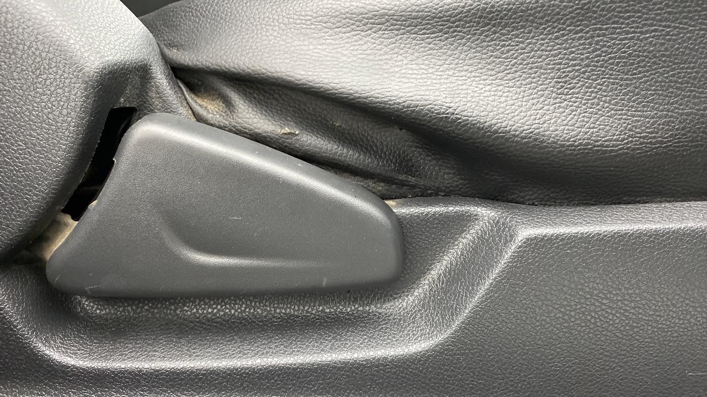 2016 Renault Kwid RXL, Petrol, Manual, 17,153 km, Driver Side Adjustment Panel