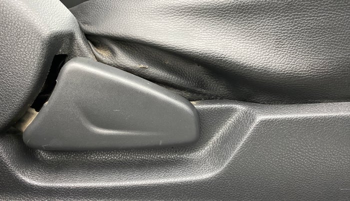 2016 Renault Kwid RXL, Petrol, Manual, 17,153 km, Driver Side Adjustment Panel