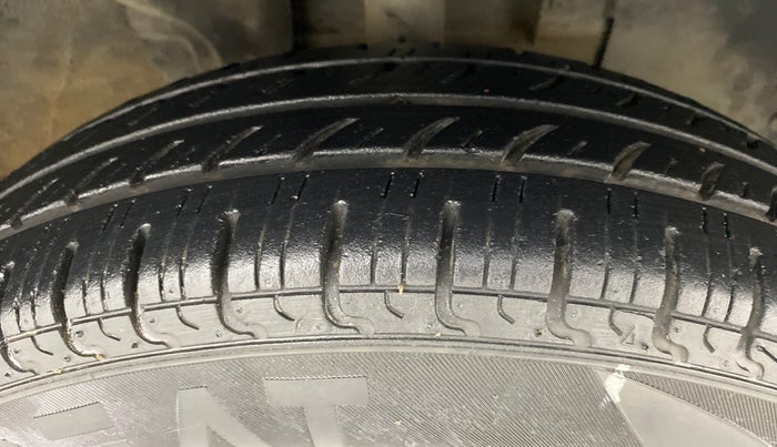 2016 Renault Kwid RXL, Petrol, Manual, 17,153 km, Right Front Tyre Tread