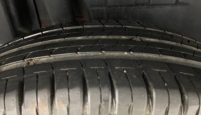 2017 Maruti Dzire VXI, Petrol, Manual, 15,265 km, Right Rear Tyre Tread