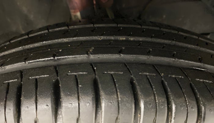 2017 Maruti Dzire VXI, Petrol, Manual, 15,265 km, Right Front Tyre Tread