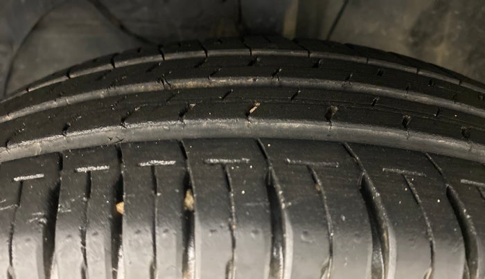 2017 Maruti Dzire VXI, Petrol, Manual, 15,265 km, Left Front Tyre Tread
