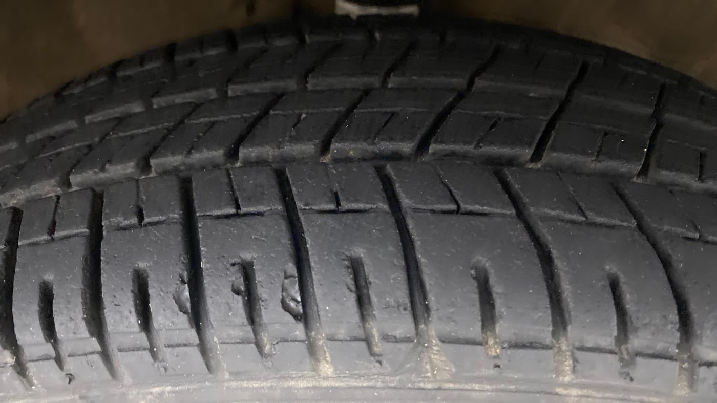 2012 Maruti Wagon R 1.0 VXI, Petrol, Manual, 81,985 km, Right Front Tyre Tread