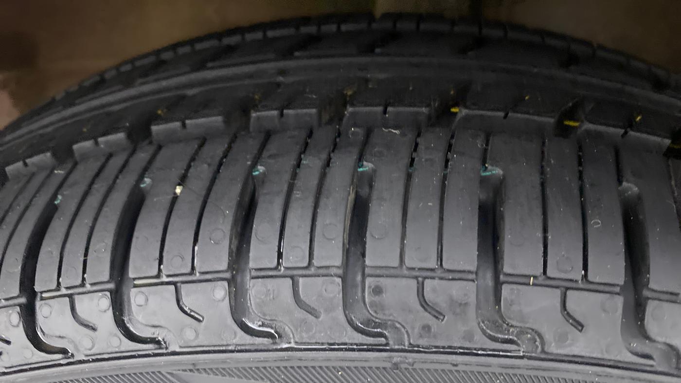 2012 Maruti Wagon R 1.0 VXI, Petrol, Manual, 81,985 km, Left Front Tyre Tread