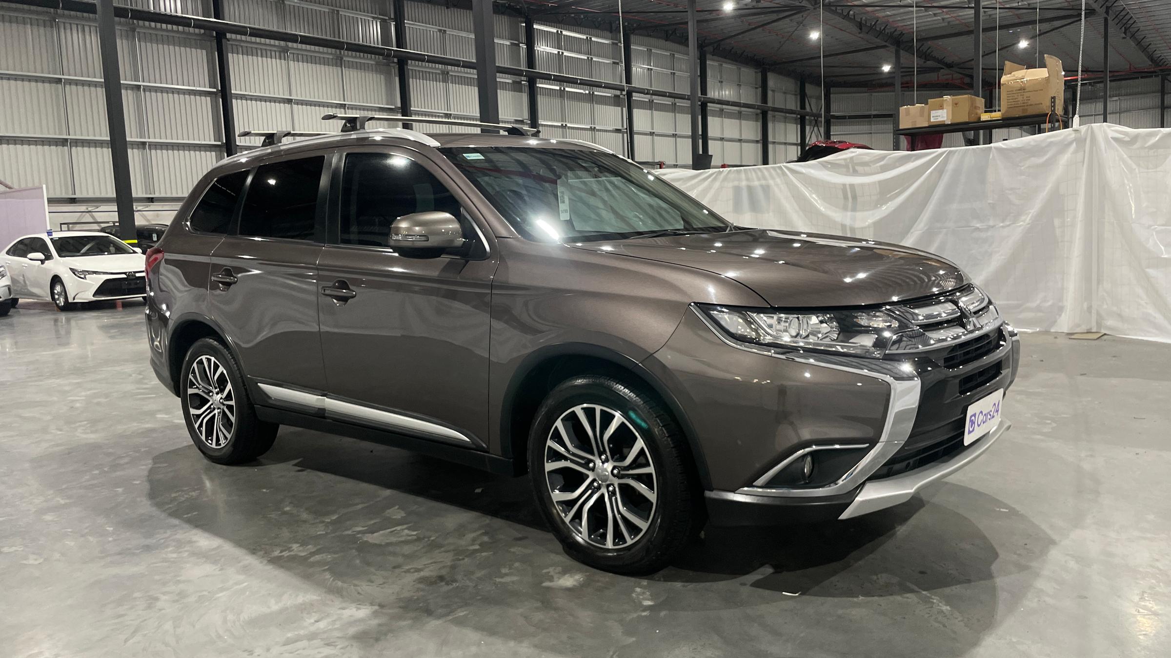 Mitsubishi Outlander image