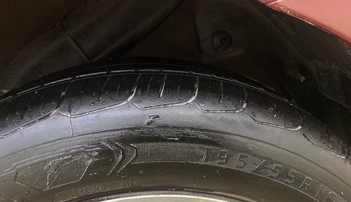 2014 Hyundai Verna FLUIDIC 1.6 VTVT SX OPT, Petrol, Manual, 28,621 km, Left Rear Tyre Tread