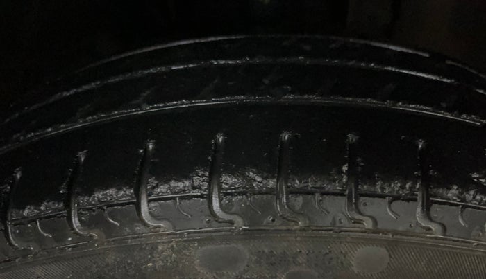 2016 Renault Kwid RXT 0.8, Petrol, Manual, 62,868 km, Right Front Tyre Tread