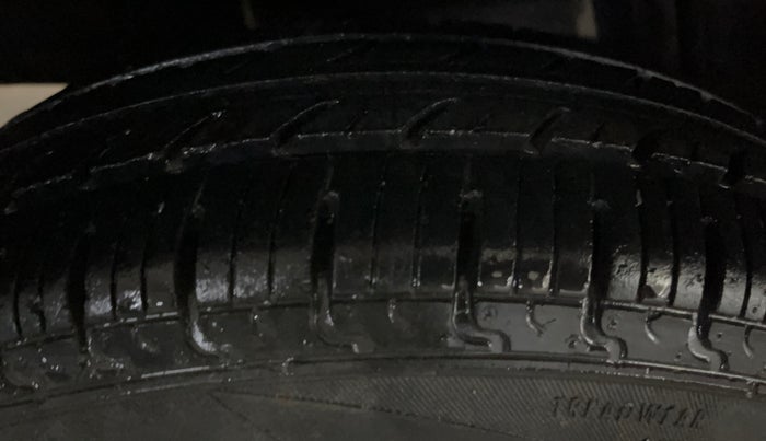 2016 Renault Kwid RXT 0.8, Petrol, Manual, 62,868 km, Right Rear Tyre Tread
