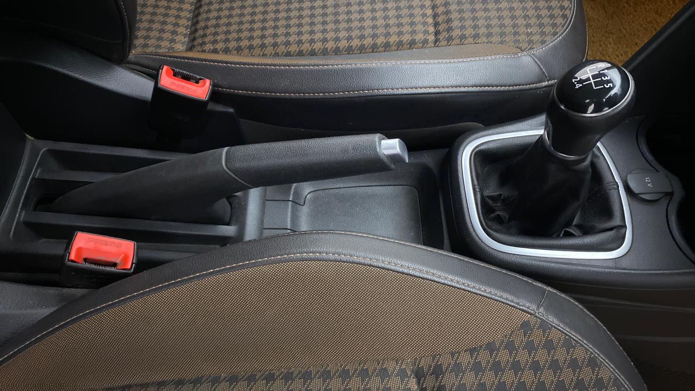 2018 Volkswagen Polo HIGHLINE PLUS 1.5L DIESEL, Diesel, Manual, 83,304 km, Gear Lever