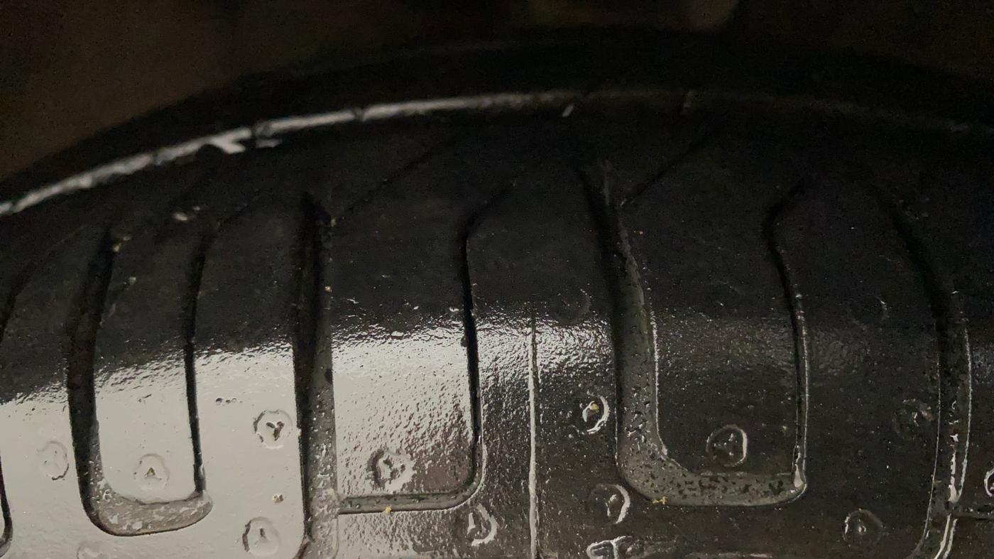 2011 Hyundai i10 MAGNA 1.1, Petrol, Manual, 58,942 km, Right Front Tyre Tread