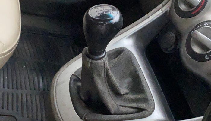 2011 Hyundai i10 MAGNA 1.1, Petrol, Manual, 58,942 km, Gear lever - Boot cover slightly torn