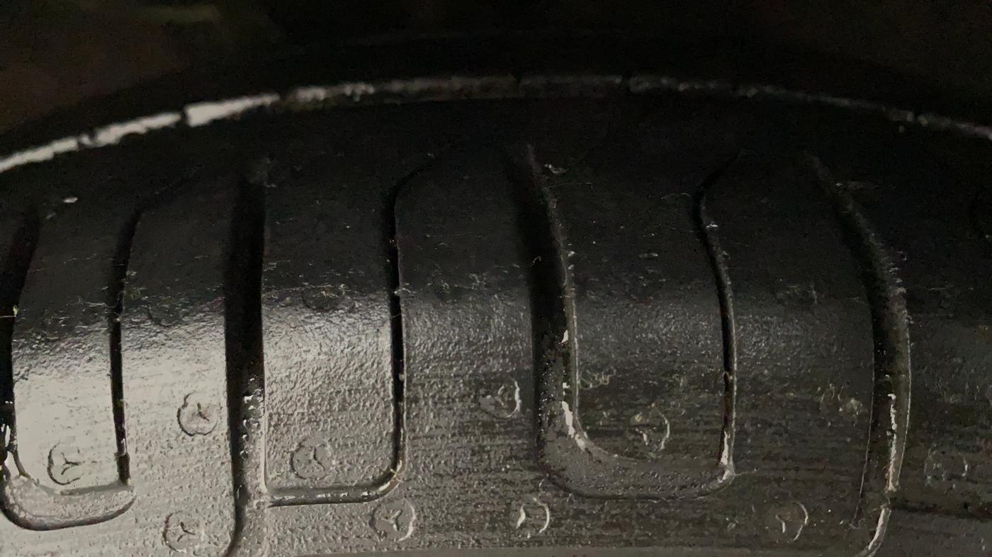 2011 Hyundai i10 MAGNA 1.1, Petrol, Manual, 58,942 km, Left Front Tyre Tread