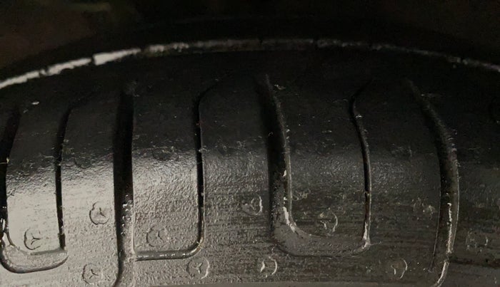 2011 Hyundai i10 MAGNA 1.1, Petrol, Manual, 58,942 km, Left Front Tyre Tread