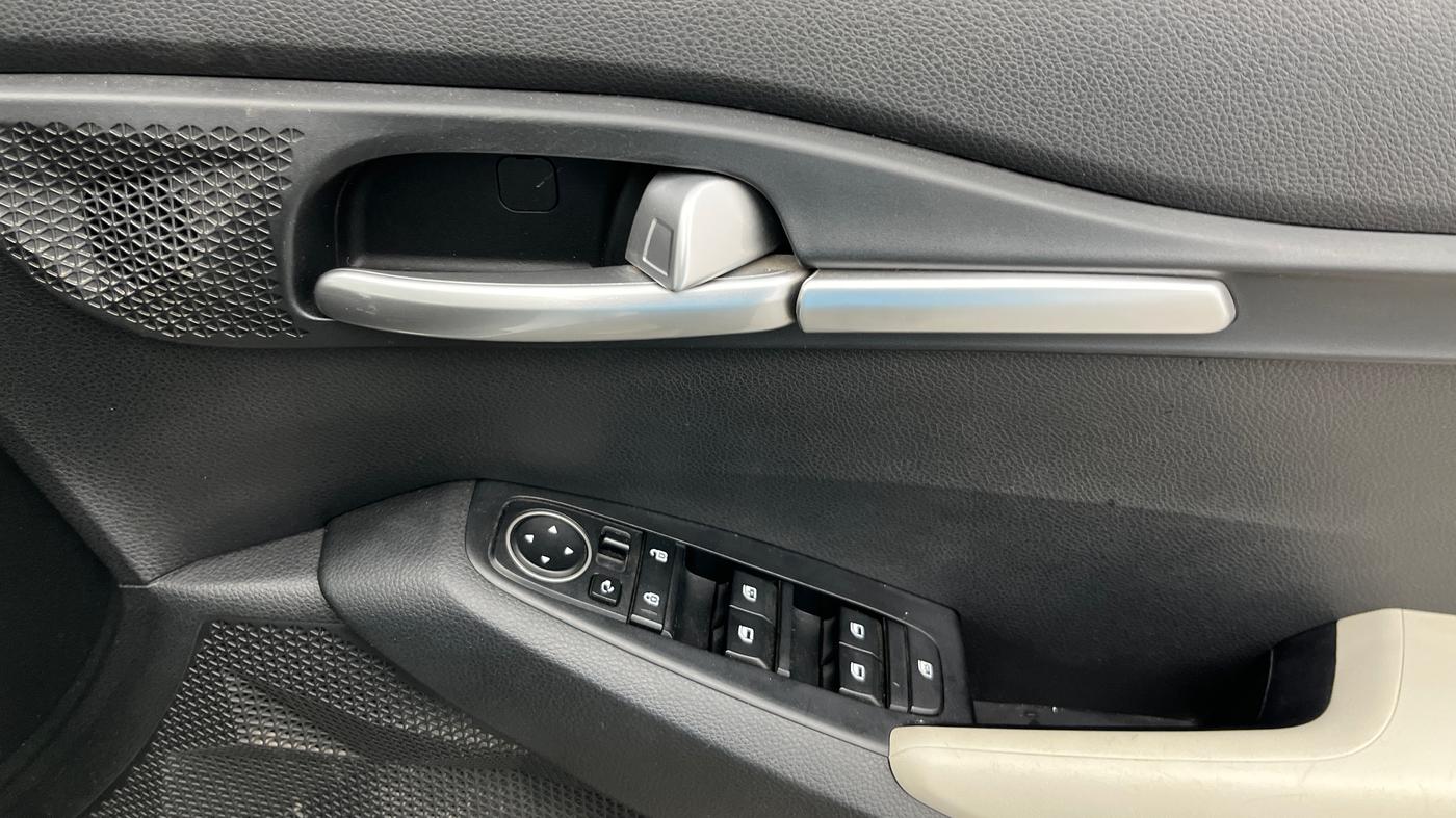 2021 KIA SELTOS HTK PLUS 1.5 IMT, Petrol, Manual, 52,414 km, Driver Side Door Panels Control