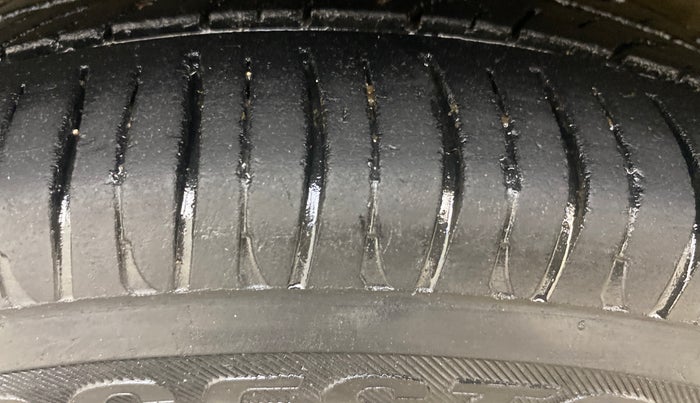 2015 Maruti Alto K10 VXI AMT, Petrol, Automatic, 67,420 km, Left Front Tyre Tread