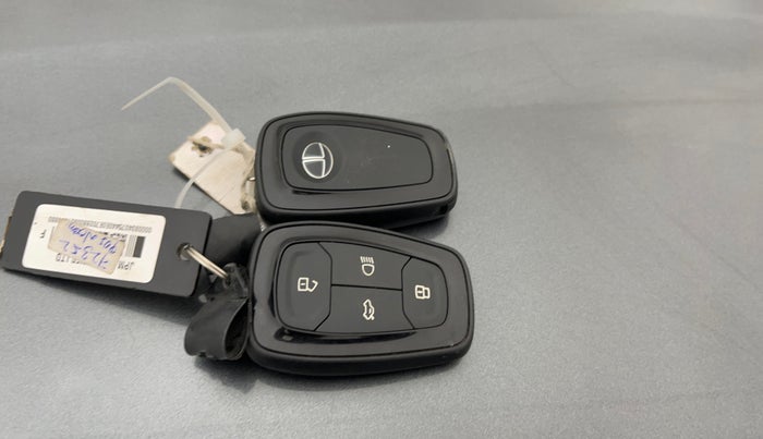 2021 Tata NEXON XZ PLUS PETROL, Petrol, Manual, 30,006 km, Key Close Up