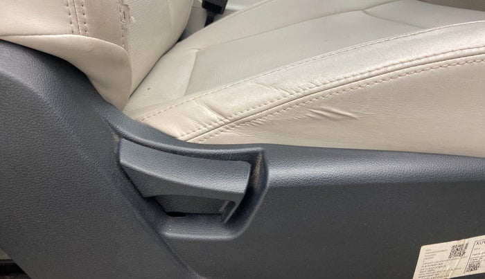 2020 Mahindra XUV300 W4 1.5 DIESEL, Diesel, Manual, 42,268 km, Driver Side Adjustment Panel