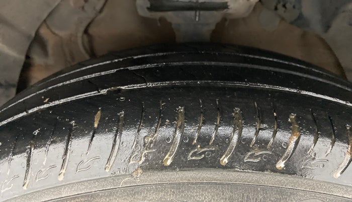 2020 Mahindra XUV300 W4 1.5 DIESEL, Diesel, Manual, 42,268 km, Left Front Tyre Tread