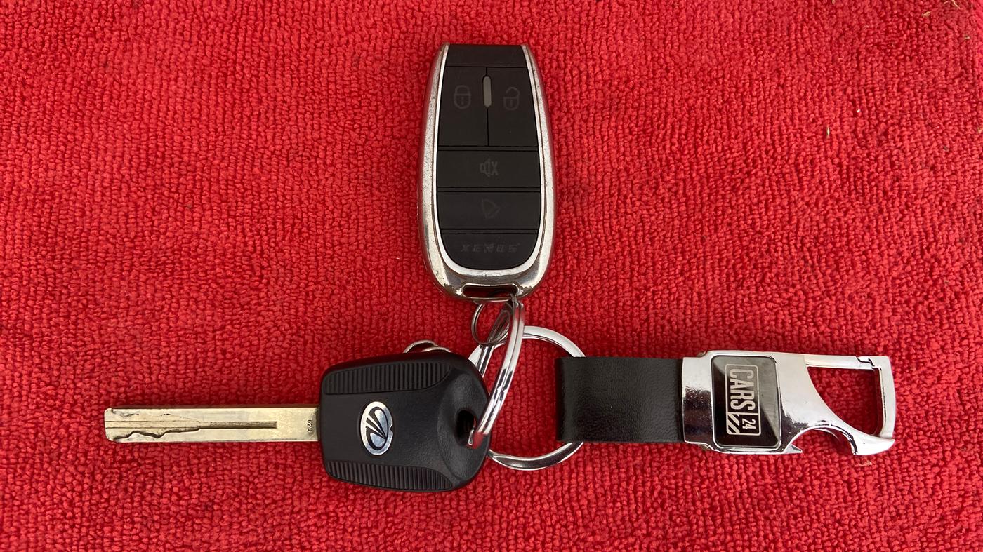 2020 Mahindra XUV300 W4 1.5 DIESEL, Diesel, Manual, 42,268 km, Key Close Up