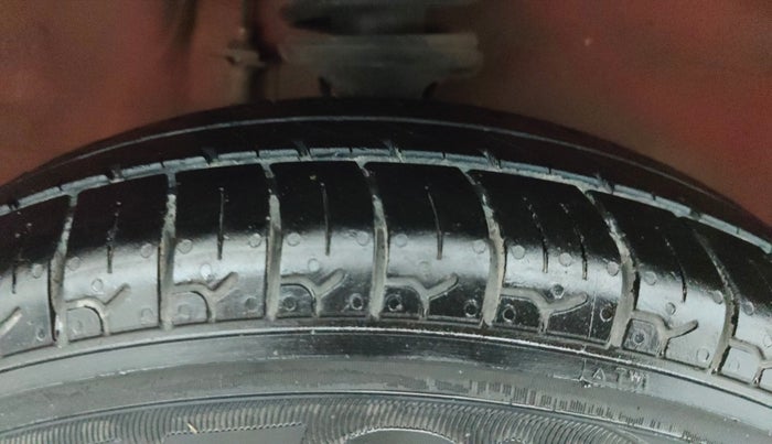 2013 Maruti Alto 800 LXI, Petrol, Manual, 50,143 km, Right Front Tyre Tread