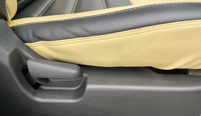 2016 Maruti Wagon R 1.0 VXI, Petrol, Manual, 40,135 km, Driver Side Adjustment Panel
