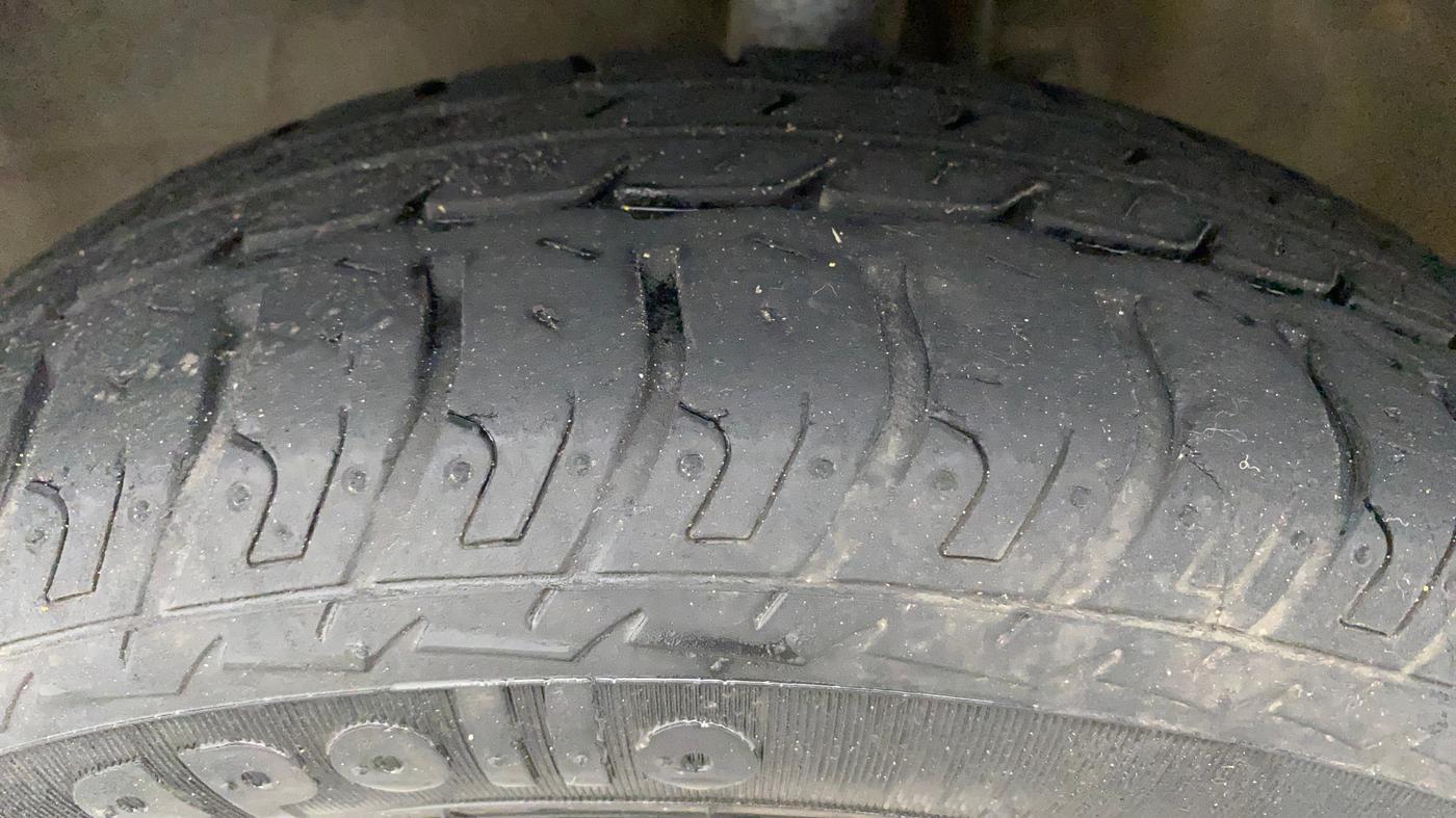 2016 Maruti Wagon R 1.0 VXI, Petrol, Manual, 40,135 km, Left Front Tyre Tread