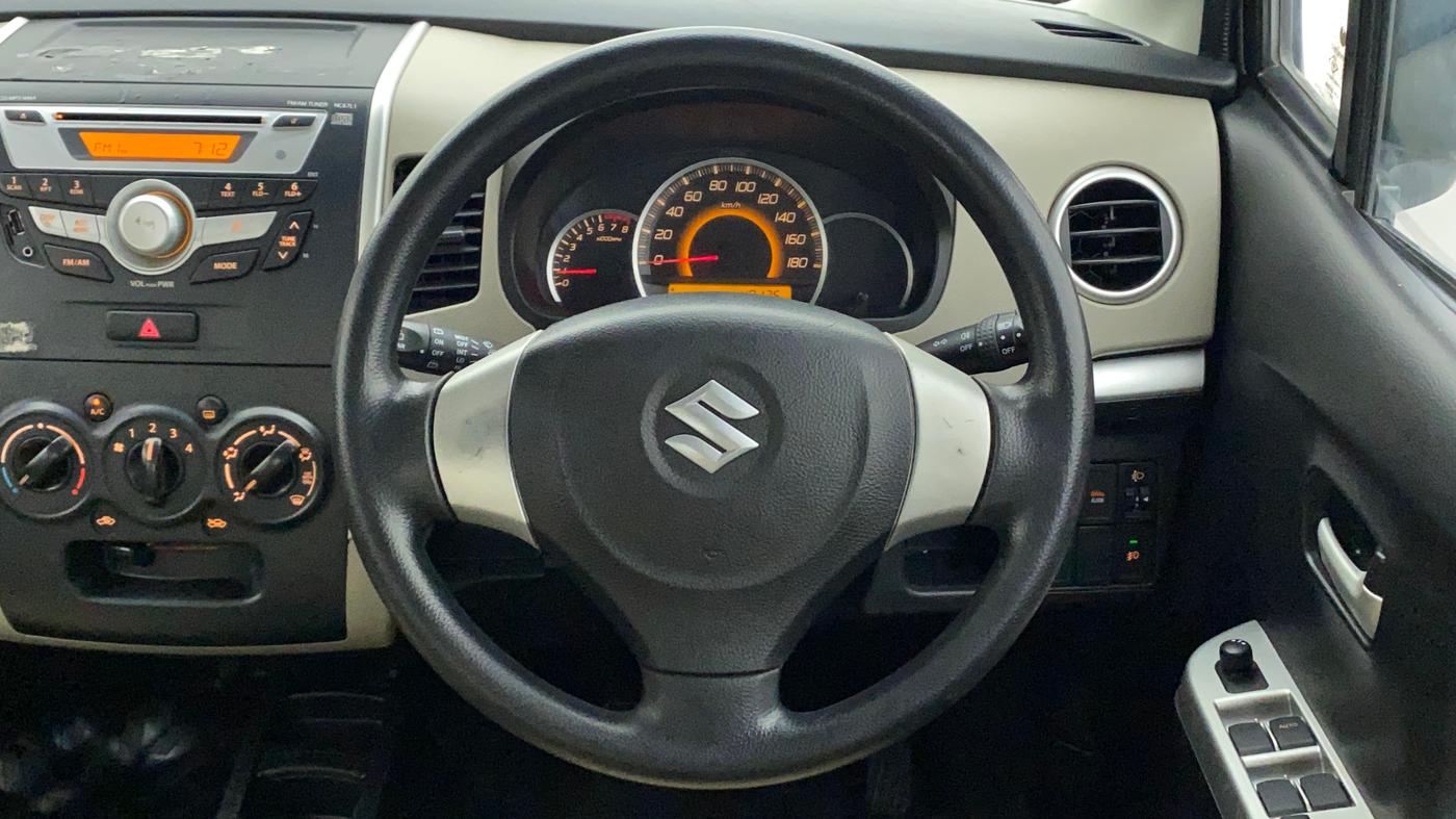 2016 Maruti Wagon R 1.0 VXI, Petrol, Manual, 40,135 km, Steering Wheel Close Up