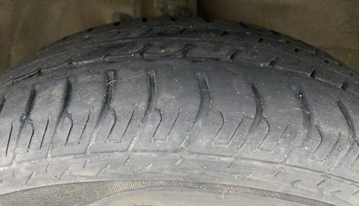2016 Maruti Wagon R 1.0 VXI, Petrol, Manual, 40,135 km, Right Front Tyre Tread
