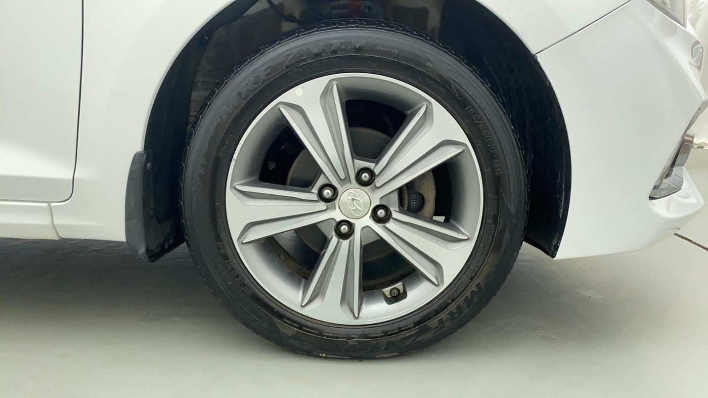 2018 Hyundai Verna 1.6 CRDI SX + AT, Diesel, Automatic, 57,812 km, Right Front Tyre