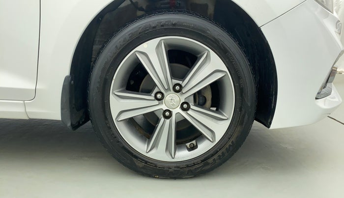 2018 Hyundai Verna 1.6 CRDI SX + AT, Diesel, Automatic, 57,812 km, Right Front Tyre
