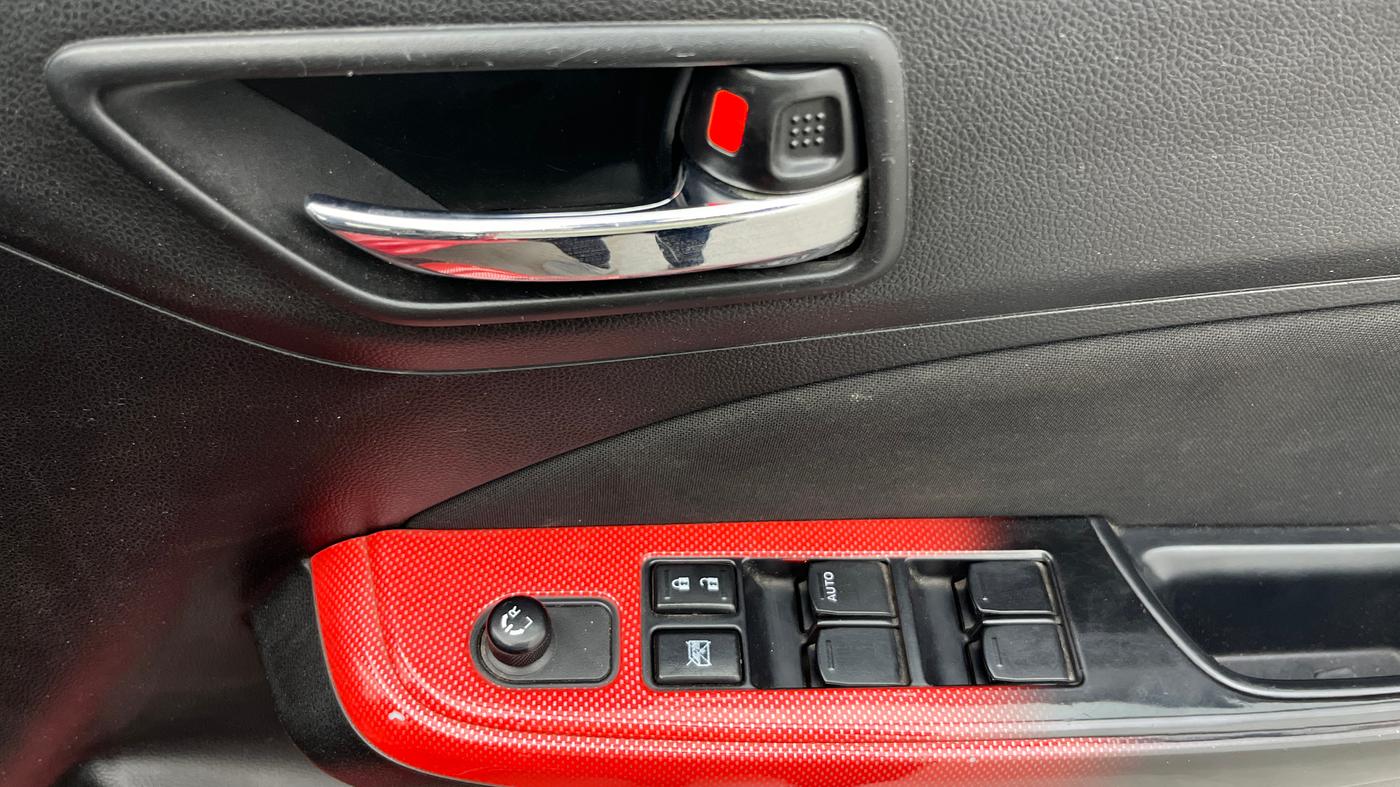 2022 Maruti Swift VXI, Petrol, Manual, 39,710 km, Driver Side Door Panels Control