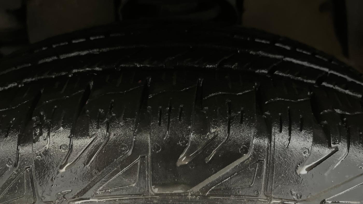 2023 Mahindra BOLERO NEO N 8, Diesel, Manual, 13,493 km, Left Front Tyre Tread