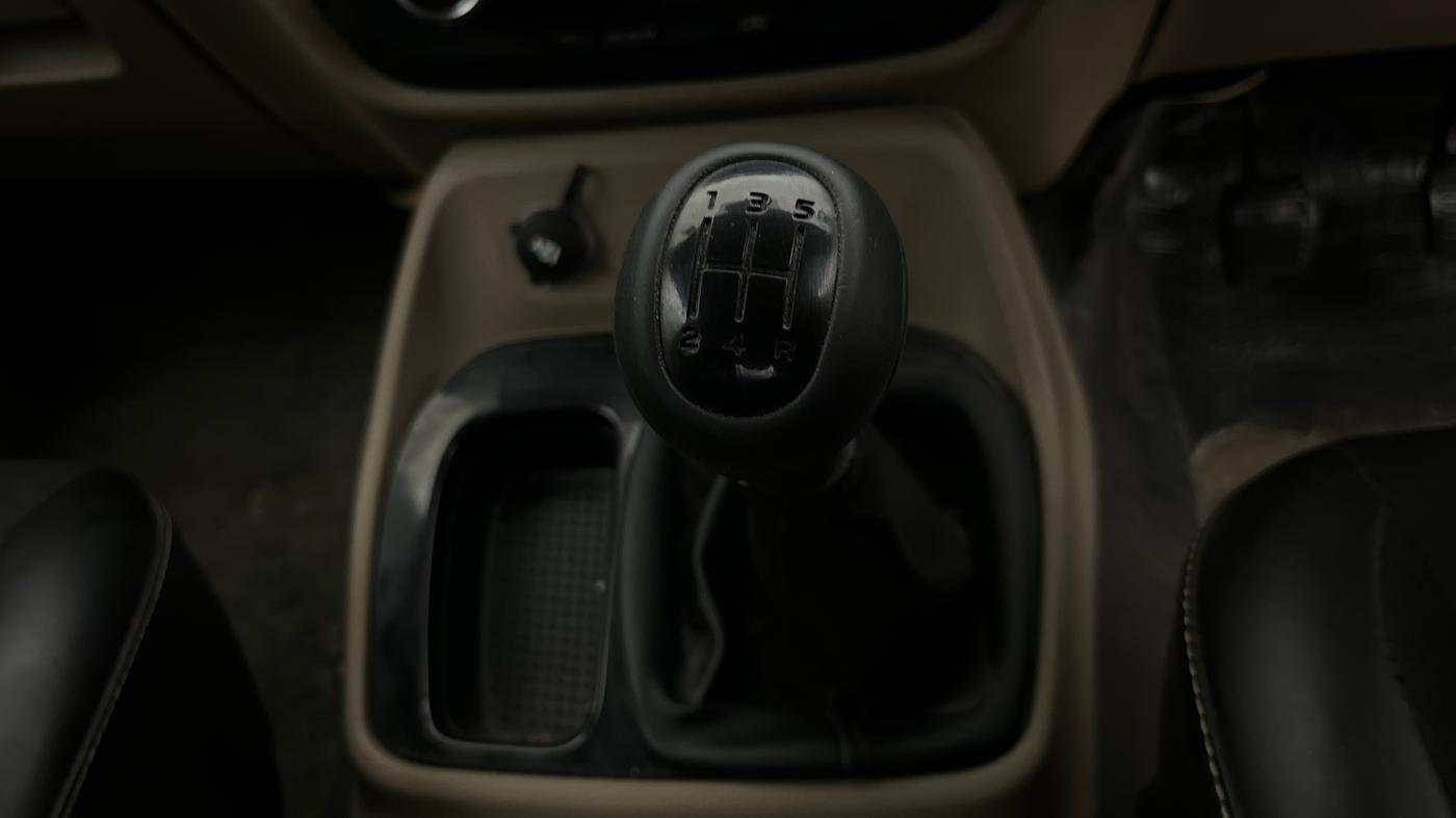 2023 Mahindra BOLERO NEO N 8, Diesel, Manual, 13,493 km, Gear Lever