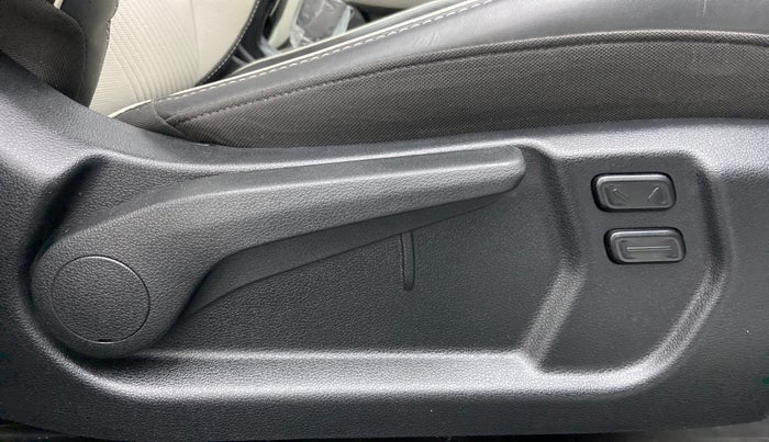 2023 Hyundai VENUE SX (O) 1.0 TURBO DCT, Petrol, Automatic, 11,611 km, Driver Side Adjustment Panel